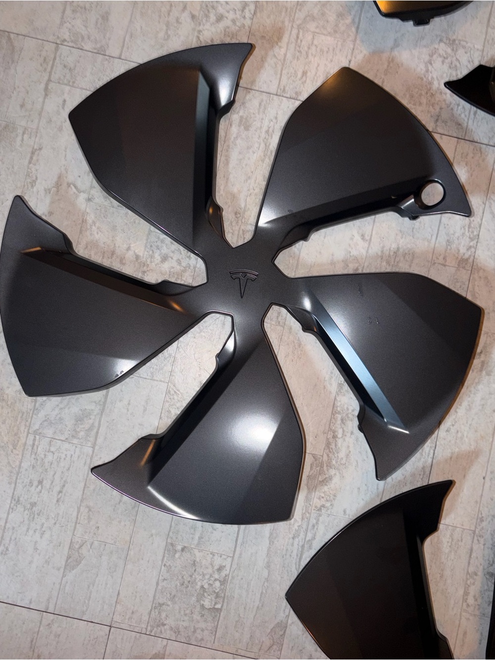 Tesla 19" Crossflow Wheel covers for 26’ Model Y - Picture 3 of 5